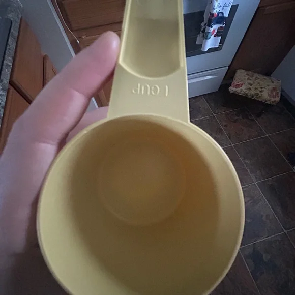 Vintage tupperware made in the USA yellow measuring cups - Picture 6 of 8